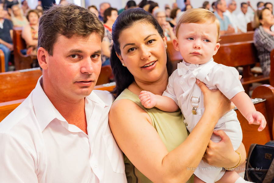 Batizado do Miguel na Paróquia Menino Jesus de Praga. Momentos lindos do batizado fotos de Rose Babicz da familia reunida