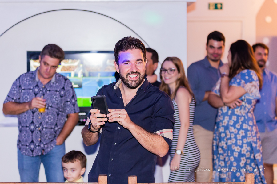 Festa de aniversario infantil do Lucca, decoracao homem aranha spider-man no buffet Fabula Maringa fotografado pela fotografa Rose Babicz. Aniversariante brincando