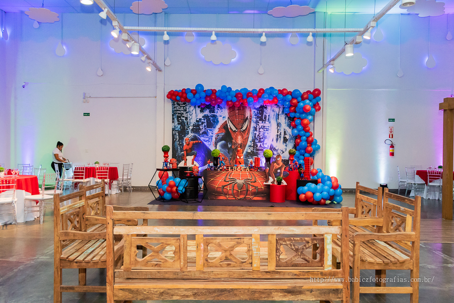 Festa de aniversario infantil do Lucca, com uma decoracao festa linda homem aranha spider-man na cidade de Maringa pela fotografa Rose Babicz no buffet fabula maringa