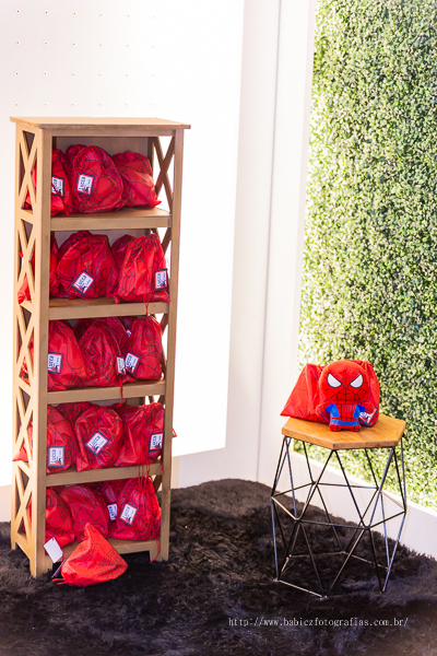 Festa de aniversario infantil do Lucca, com uma decoracao festa linda homem aranha spider-man na cidade de Maringa pela fotografa Rose Babicz no buffet fabula maringa