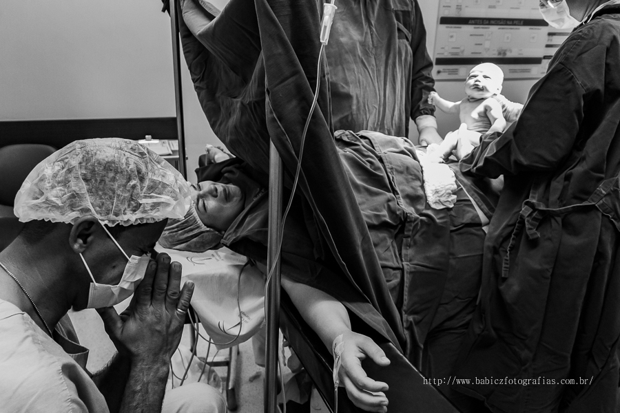 fotos de parto normal em hospital. 
credenciados para fotografia de parto na Maternidade do Hospital Santa Casa de Maringá.