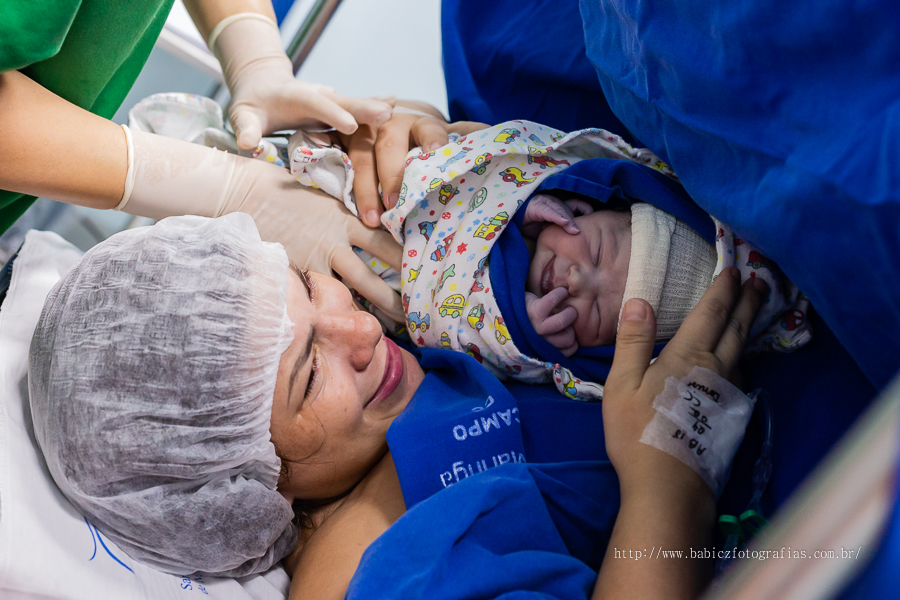 Conforto e segurança foram proporcionados pela Maternidade Santa Casa de Maringá, fazendo do nascimento da Isabella uma experiencia única. A chegada de um bebe é um período repleto de emoções e mudanças constantes. Primeiro olhar da Gestante no bebe