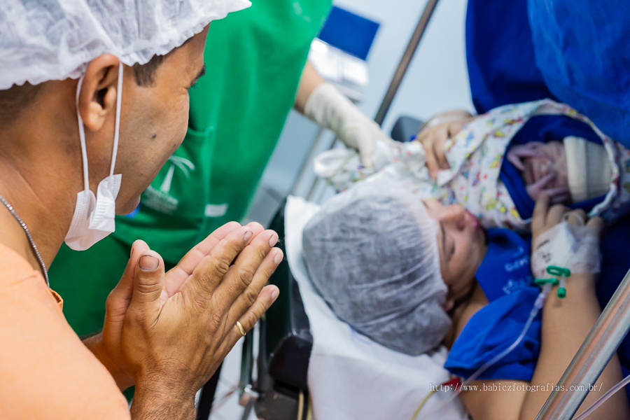 Foto de parto na maternidade, foto feita por fotógrafos em Maringá 