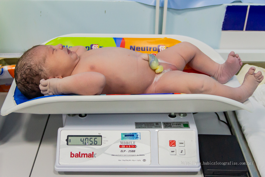 Conforto e segurança foram proporcionados pela Maternidade Santa Casa de Maringá, fazendo do nascimento da Isabella uma experiencia única. A chegada de um bebe é um período repleto de emoções e mudanças constantes. Foto bebe na balaca