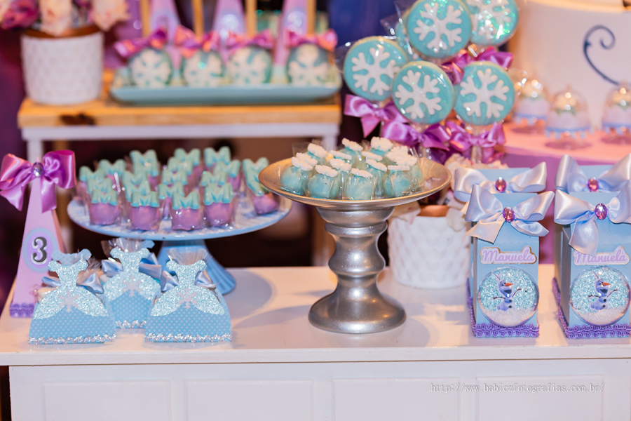 Fotografia dos doces papelaria de personalizados da decoração Frozen rosa e azul