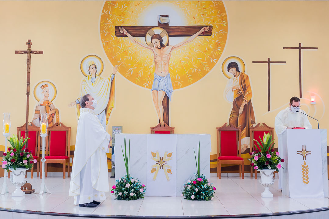 Pároco Israel Zago foi o celebrante de batizado na Paróquia Santa Paulina de Maringa