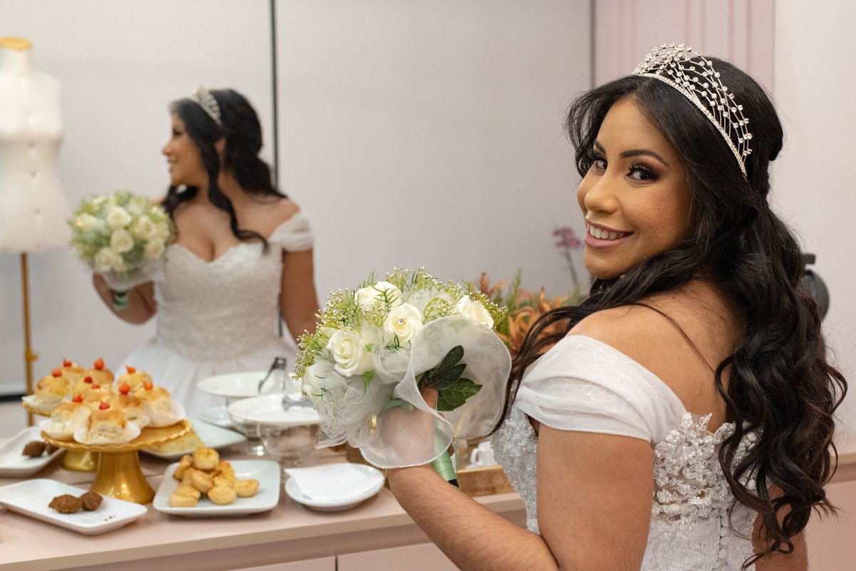 casamento evangélico, fotografia de casamento cristão, noivos jovens, casamento na igreja, amor abençoado por Deus, união cristã, cerimônia religiosa, fotógrafo de casamento, casamento cheio de fé, história de amor, casamento emocionante, casamento