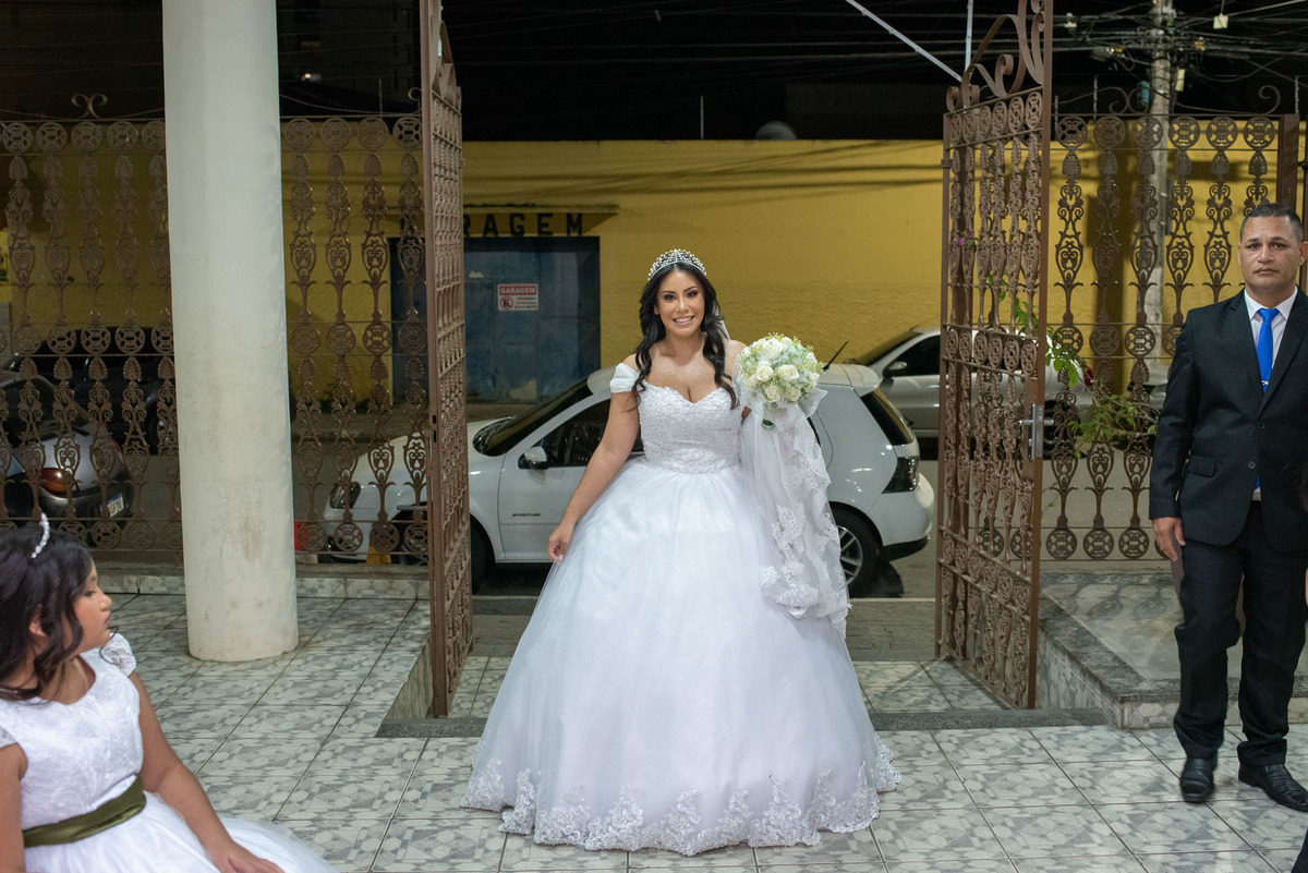 casamento evangélico, fotografia de casamento cristão, noivos jovens, casamento na igreja, amor abençoado por Deus, união cristã, cerimônia religiosa, fotógrafo de casamento, casamento cheio de fé, história de amor, casamento emocionante, casamento