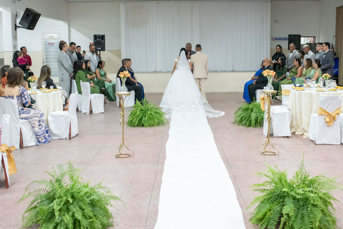casamento evangélico, fotografia de casamento cristão, noivos jovens, casamento na igreja, amor abençoado por Deus, união cristã, cerimônia religiosa, fotógrafo de casamento, casamento cheio de fé, história de amor, casamento emocionante, casamento