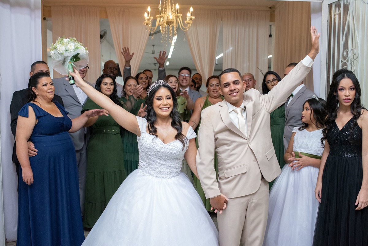 casamento evangélico, fotografia de casamento cristão, noivos jovens, casamento na igreja, amor abençoado por Deus, união cristã, cerimônia religiosa, fotógrafo de casamento, casamento cheio de fé, história de amor, casamento emocionante, casamento