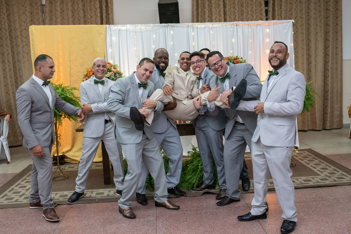 casamento evangélico, fotografia de casamento cristão, noivos jovens, casamento na igreja, amor abençoado por Deus, união cristã, cerimônia religiosa, fotógrafo de casamento, casamento cheio de fé, história de amor, casamento emocionante, casamento