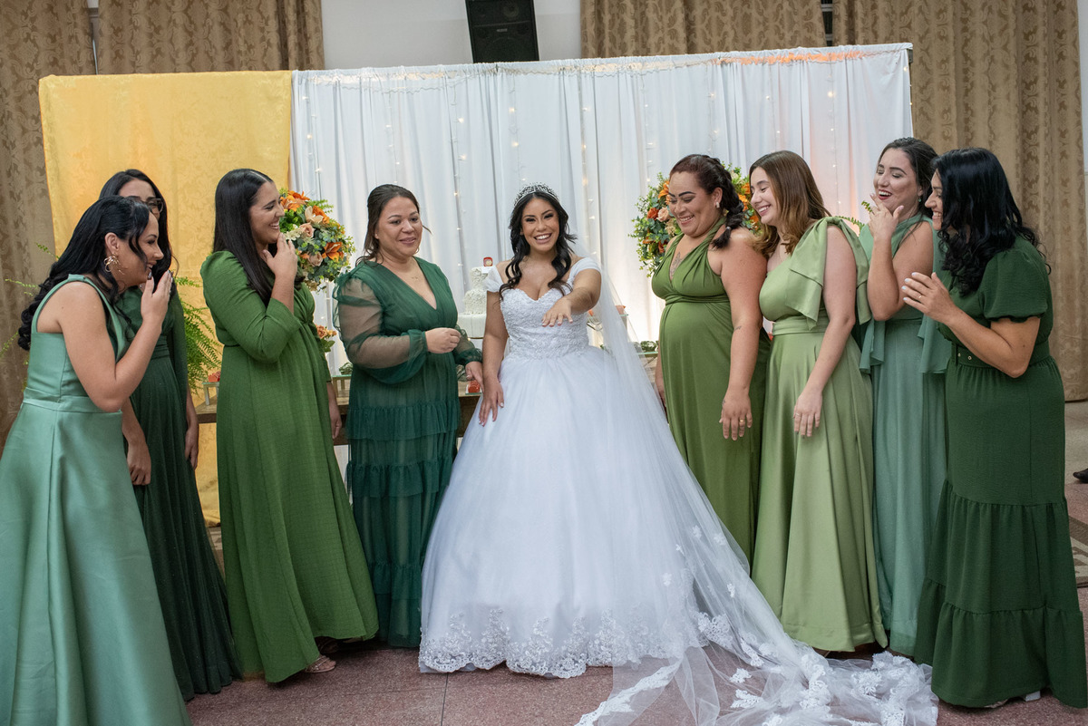 casamento evangélico, fotografia de casamento cristão, noivos jovens, casamento na igreja, amor abençoado por Deus, união cristã, cerimônia religiosa, fotógrafo de casamento, casamento cheio de fé, história de amor, casamento emocionante, casamento