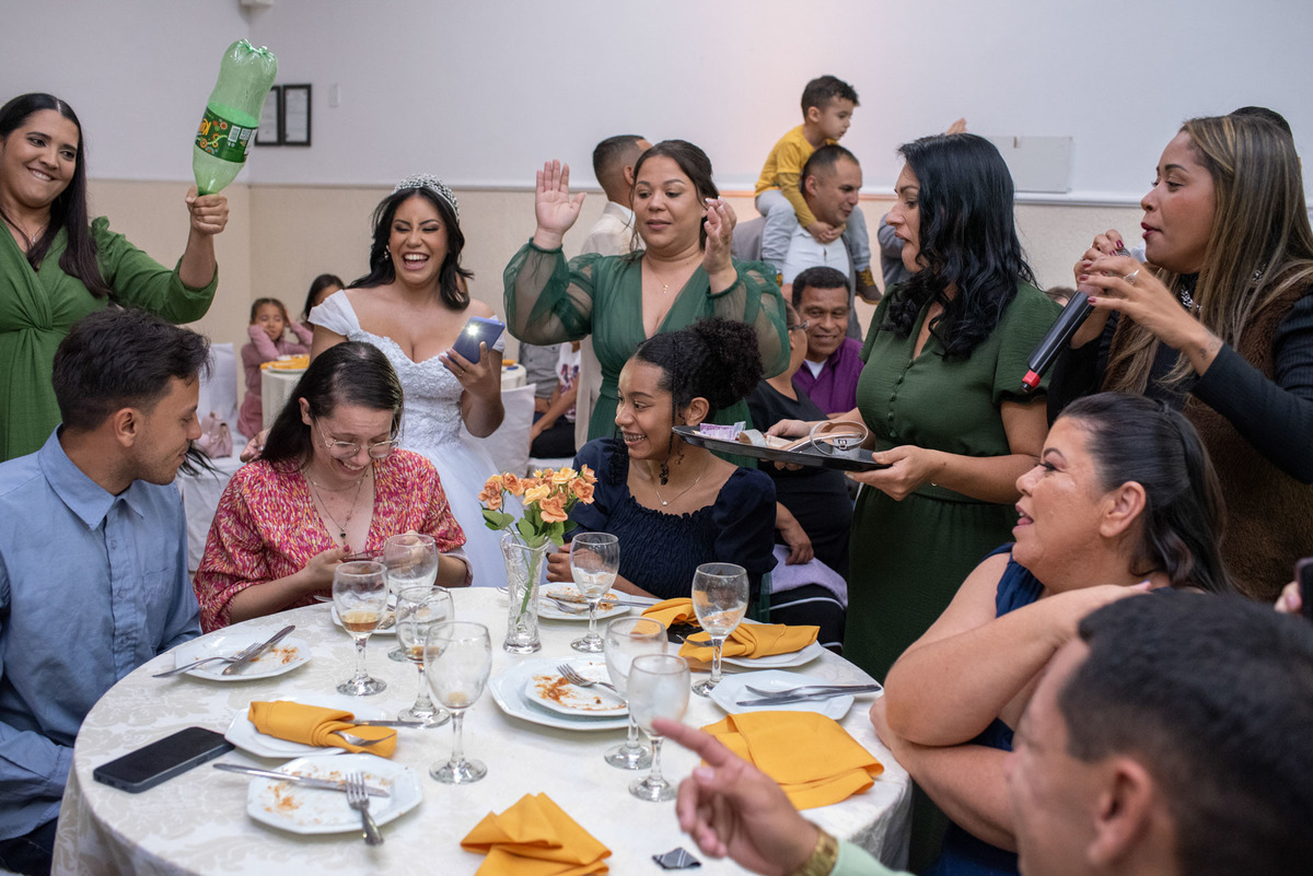 casamento evangélico, fotografia de casamento cristão, noivos jovens, casamento na igreja, amor abençoado por Deus, união cristã, cerimônia religiosa, fotógrafo de casamento, casamento cheio de fé, história de amor, casamento emocionante, casamento