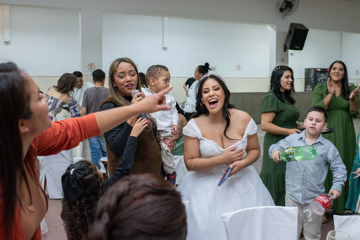 casamento evangélico, fotografia de casamento cristão, noivos jovens, casamento na igreja, amor abençoado por Deus, união cristã, cerimônia religiosa, fotógrafo de casamento, casamento cheio de fé, história de amor, casamento emocionante, casamento