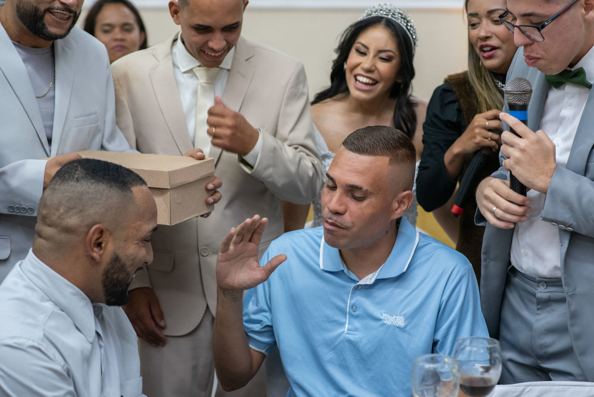 casamento evangélico, fotografia de casamento cristão, noivos jovens, casamento na igreja, amor abençoado por Deus, união cristã, cerimônia religiosa, fotógrafo de casamento, casamento cheio de fé, história de amor, casamento emocionante, casamento