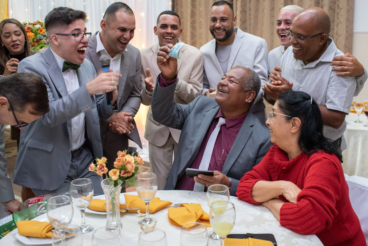 casamento evangélico, fotografia de casamento cristão, noivos jovens, casamento na igreja, amor abençoado por Deus, união cristã, cerimônia religiosa, fotógrafo de casamento, casamento cheio de fé, história de amor, casamento emocionante, casamento