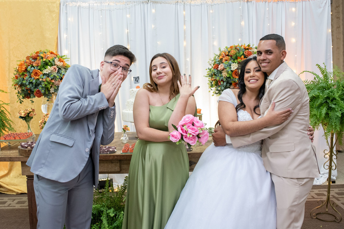 casamento evangélico, fotografia de casamento cristão, noivos jovens, casamento na igreja, amor abençoado por Deus, união cristã, cerimônia religiosa, fotógrafo de casamento, casamento cheio de fé, história de amor, casamento emocionante, casamento