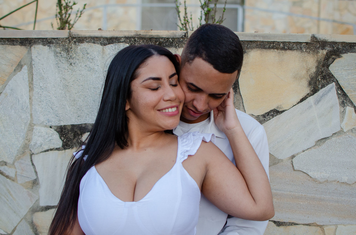 sessão pré-wedding evangélica, ensaio pré-casamento cristão, fotos de noivos evangélicos, pré-wedding romântico, fotografia de casamento cristão, ensaio de casal com fé, fotos antes do casamento, ensaio pré-wedding ao ar livre, pré-wedding, noivos