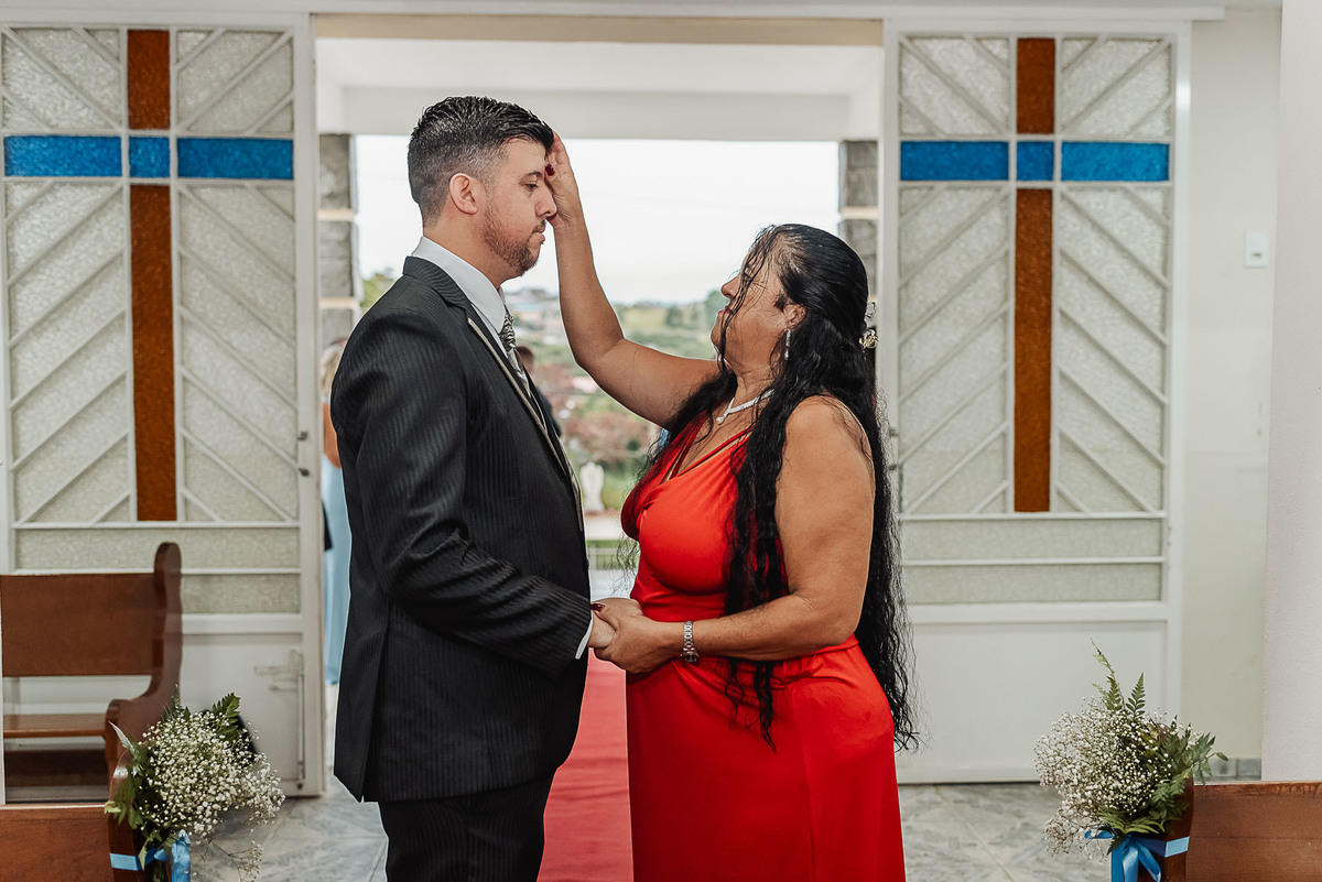 Zemar Fotografia, Casamento à noite, Casamento Católico, Casamento Relgioso, Casamento, Igreja Matirz Nossa Senhora das Graças Guaratinguetá-SP, Matrimônio, Noivo com a mâe, Mãe do noivo abençando