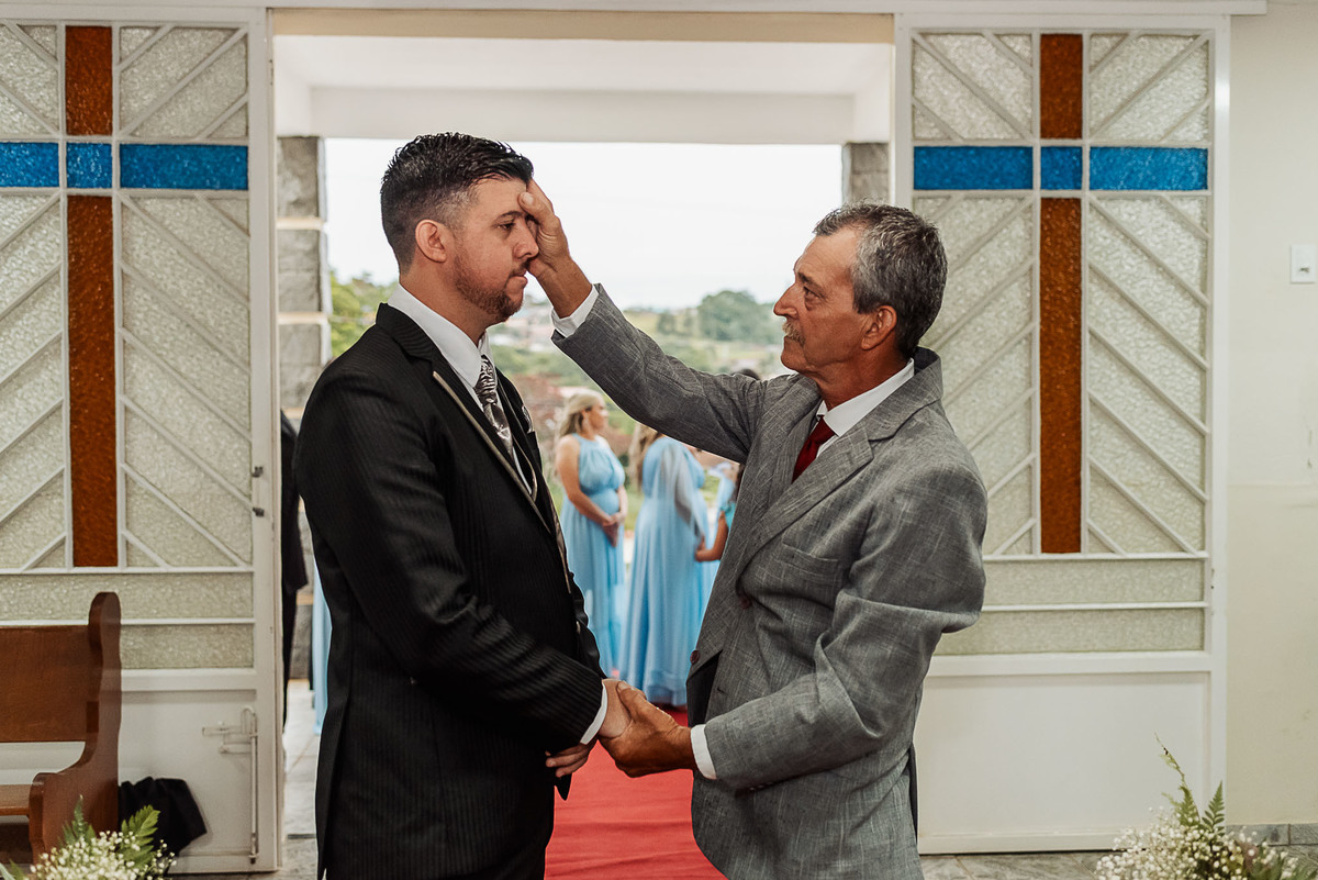 Zemar Fotografia, Casamento à noite, Casamento Católico, Casamento Relgioso, Casamento, Igreja Matirz Nossa Senhora das Graças Guaratinguetá-SP, Matrimônio, Noivo com o pai, Pai abençoando o filho