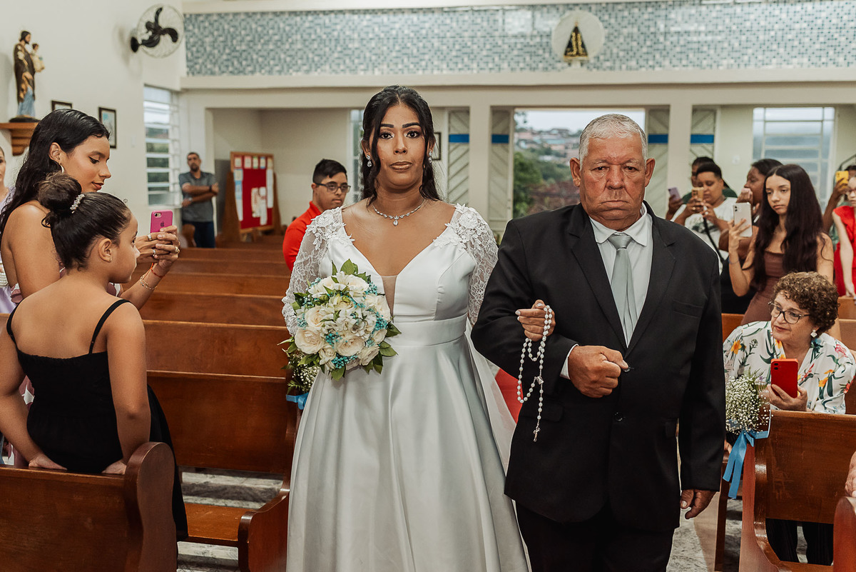 Zemar Fotografia, Casamento à noite, Casamento Católico, Casamento Relgioso, Casamento, Igreja Matirz Nossa Senhora das Graças Guaratinguetá-SP, Matrimônio, Noiva com o pai entanndo à Igreja, Noiva com o pai