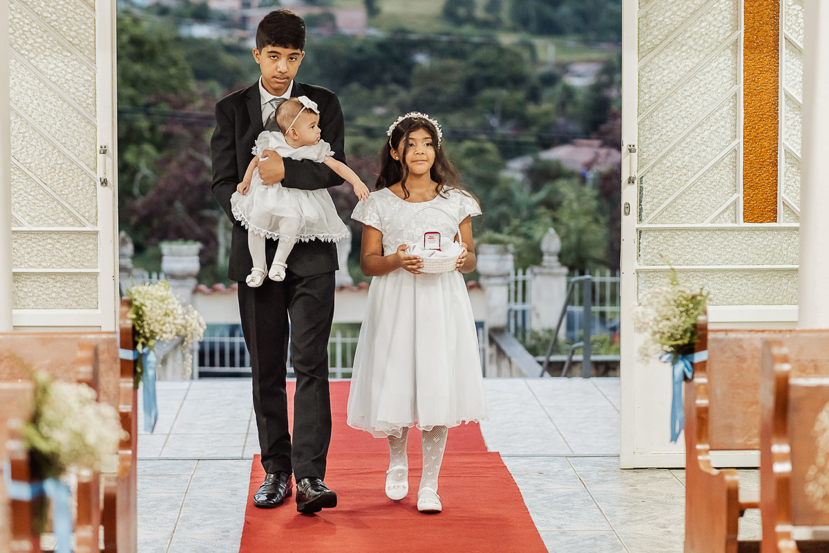 Zemar Fotografia, Casamento à noite, Casamento Católico, Casamento Relgioso, Casamento, Igreja Matirz Nossa Senhora das Graças Guaratinguetá-SP, Matrimônio, Crianças levando as alianças ao Altar, Filhos dos noivos com alianças