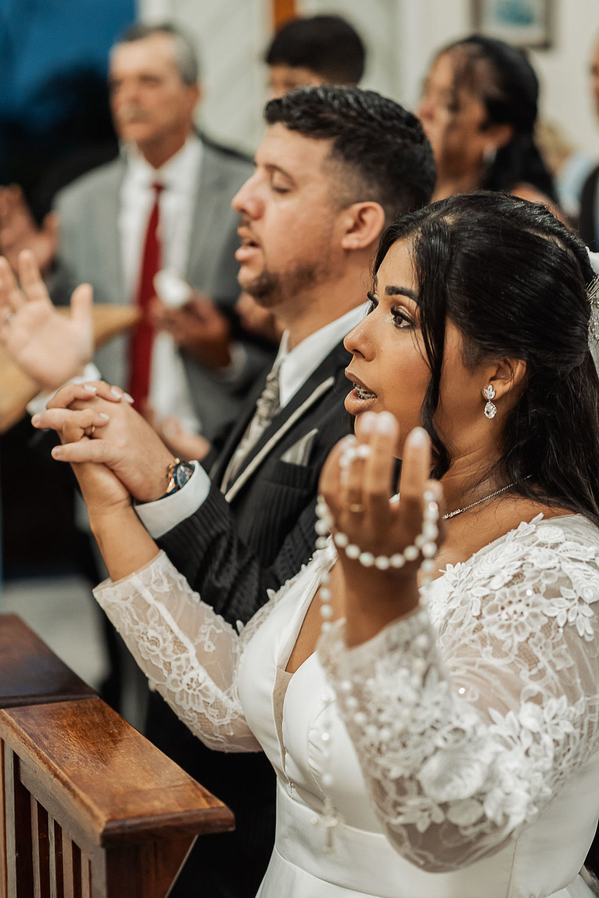 Zemar Fotografia, Casamento à noite, Casamento Católico, Casamento Relgioso, Casamento, Igreja Matirz Nossa Senhora das Graças Guaratinguetá-SP, Matrimônio, Noivos de mâos dadas, Noivos rezando