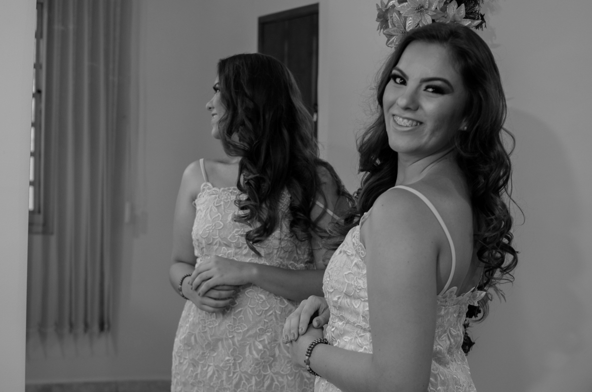 Maquiagem pronta, sorriso tranquilo