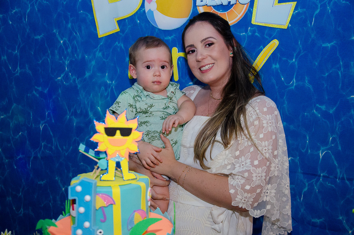 Zemar Fotografia - Festa de aniversário de 01 ano - Mão com filho aniversariante no colo para cantar o Parabéns