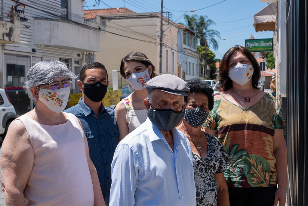 Casamento civil durante o dia; Família reunida para festejar o casamento