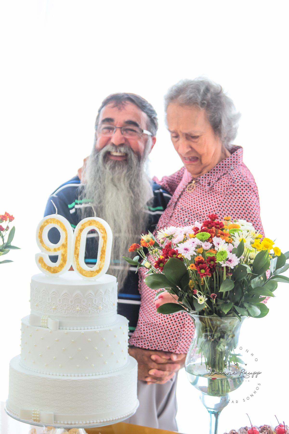 Filho pegando a Mãe no colo