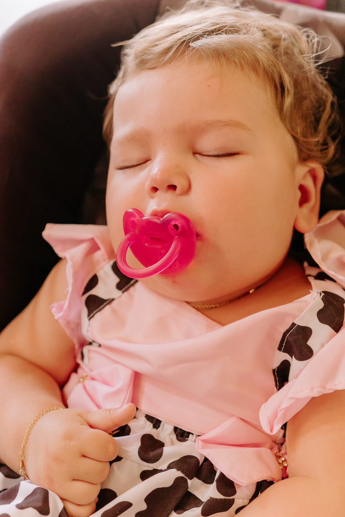 Mariah. dormiu na festa.