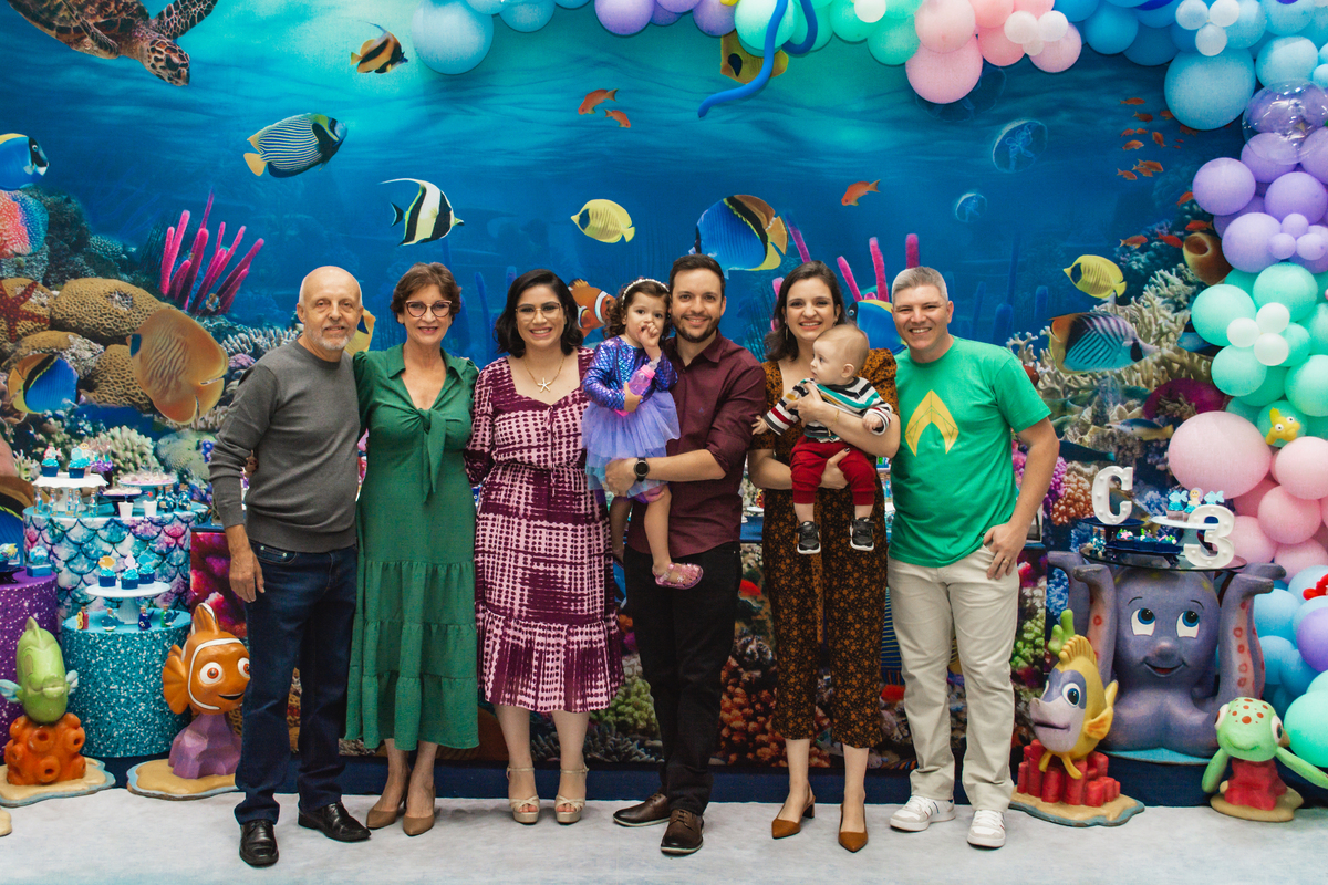Fotos em família! 
Digam paralelepípedo!