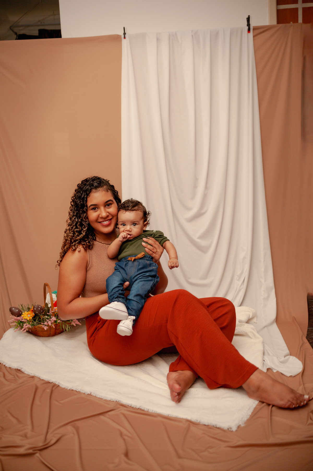 Ensaio de Páscoa, mãe e filho.