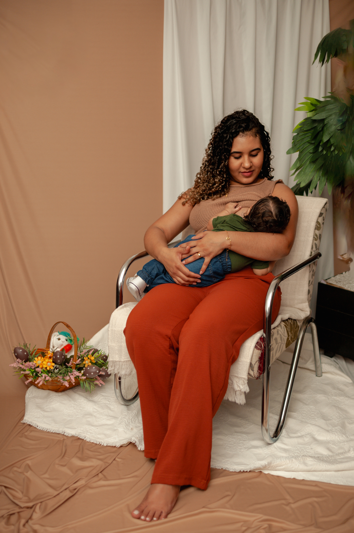 Momentos preciosos entre mãe e filho.