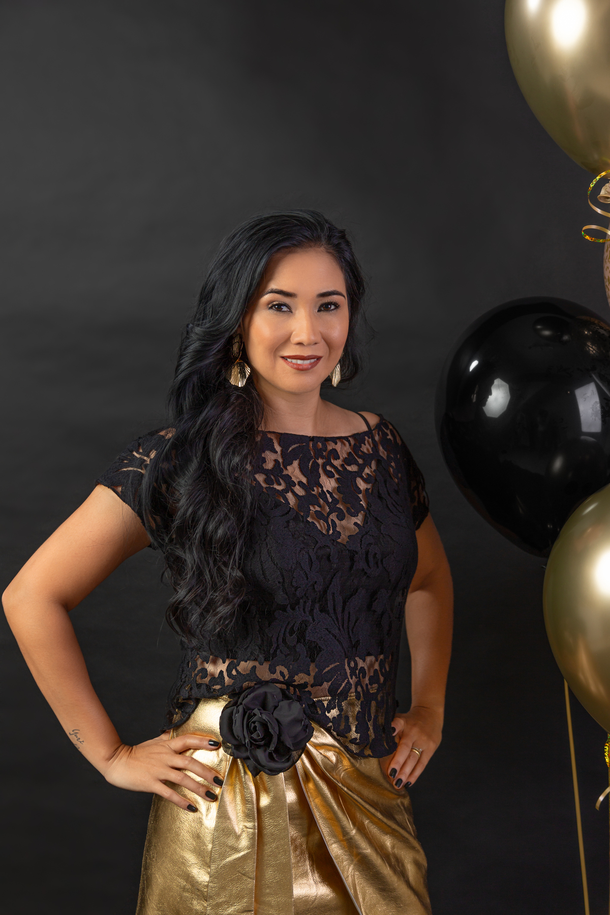 Ensaio feminino - ensaio 40 anos -ensaio de aniversário - ensaio estúdio  - ensaio com balões - balão metalizado