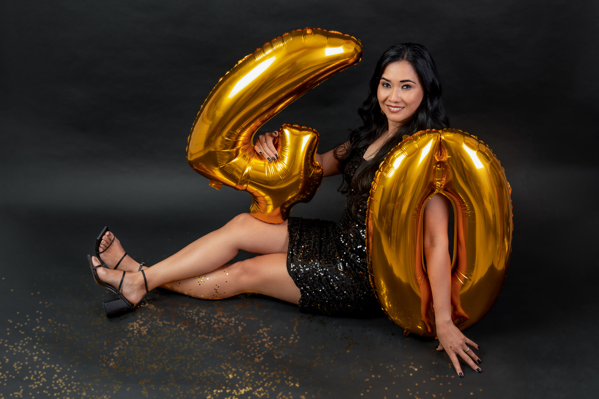 Ensaio feminino - ensaio 40 anos -ensaio de aniversário - ensaio estúdio - ensaio com balões - balão metalizado