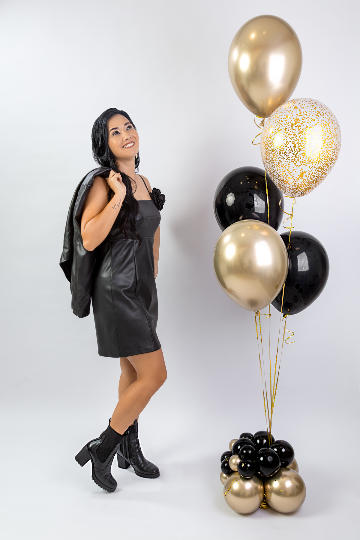 Ensaio feminino - ensaio 40 anos -ensaio de aniversário - ensaio estúdio - ensaio com balões - balão metalizado