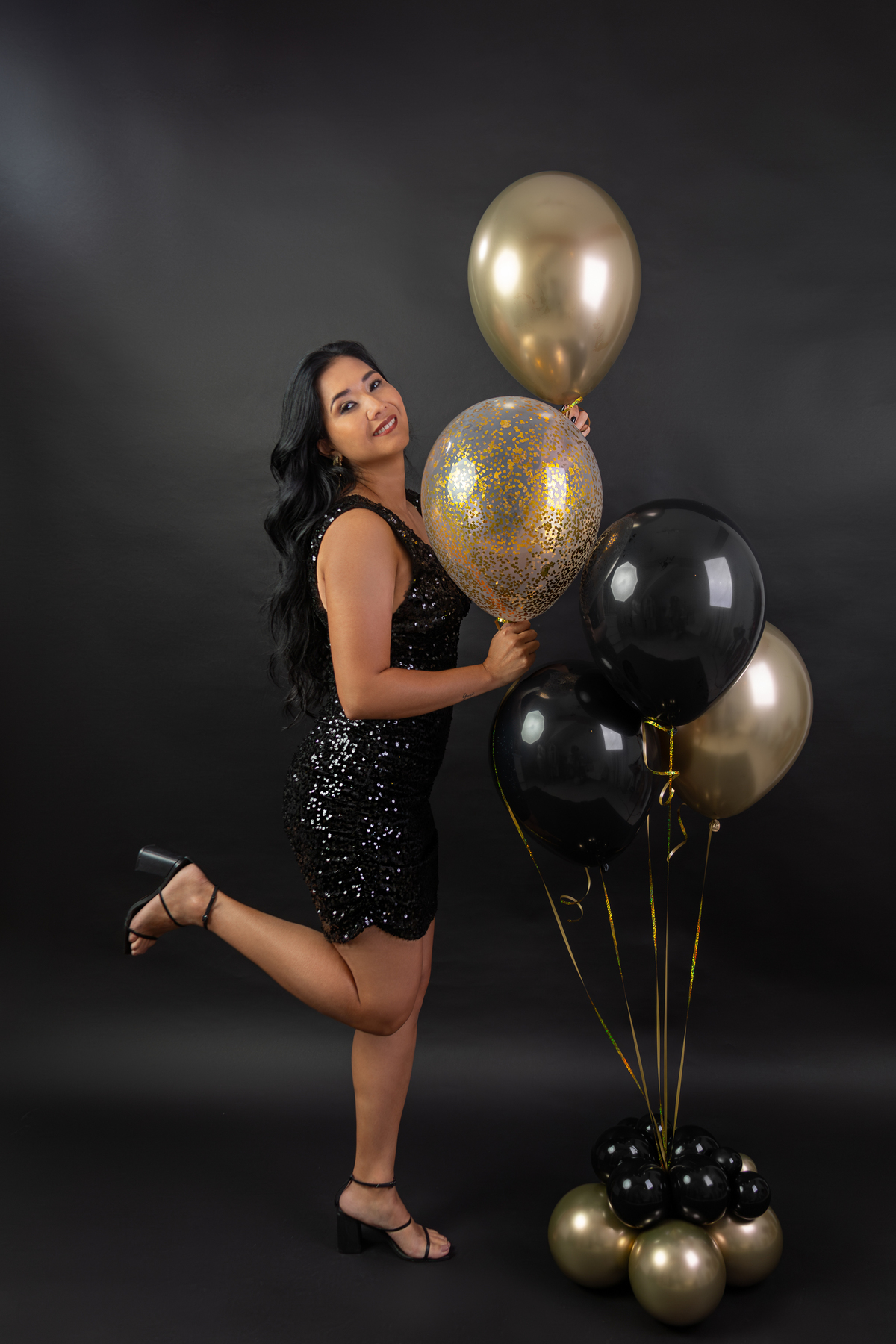 Ensaio feminino - ensaio 40 anos -ensaio de aniversário - ensaio estúdio- ensaio com balões - balão metalizado - Balões de gás hélio