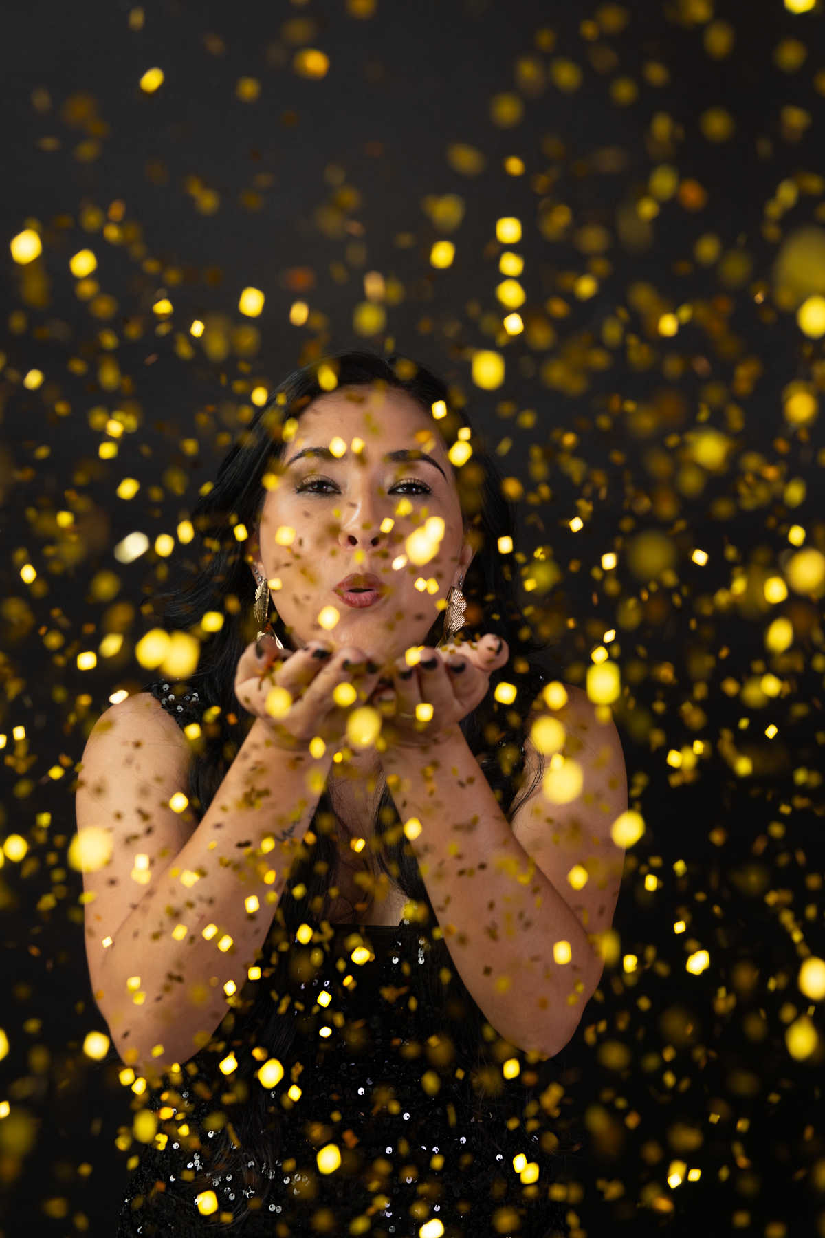 Ensaio feminino - ensaio 40 anos -ensaio de aniversário - ensaio estúdio - ensaio com confete - confete aniversário