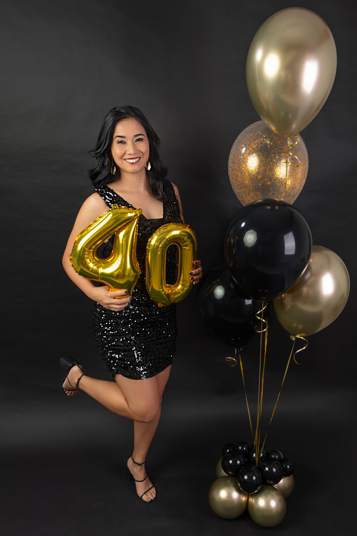 Ensaio feminino - ensaio 40 anos -ensaio de aniversário - ensaio estúdio - ensaio com balões - balão metalizado -Balões de gás hélio