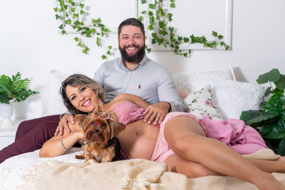 Book Gestante e Família em Curitiba - Book de gestante em estúdio - ensaio de gestante - book em estúdio - sessão fotográfica - Grávida - Gestação - Estúdio Beto Monteiro - Vanessa - Danilo - Isis