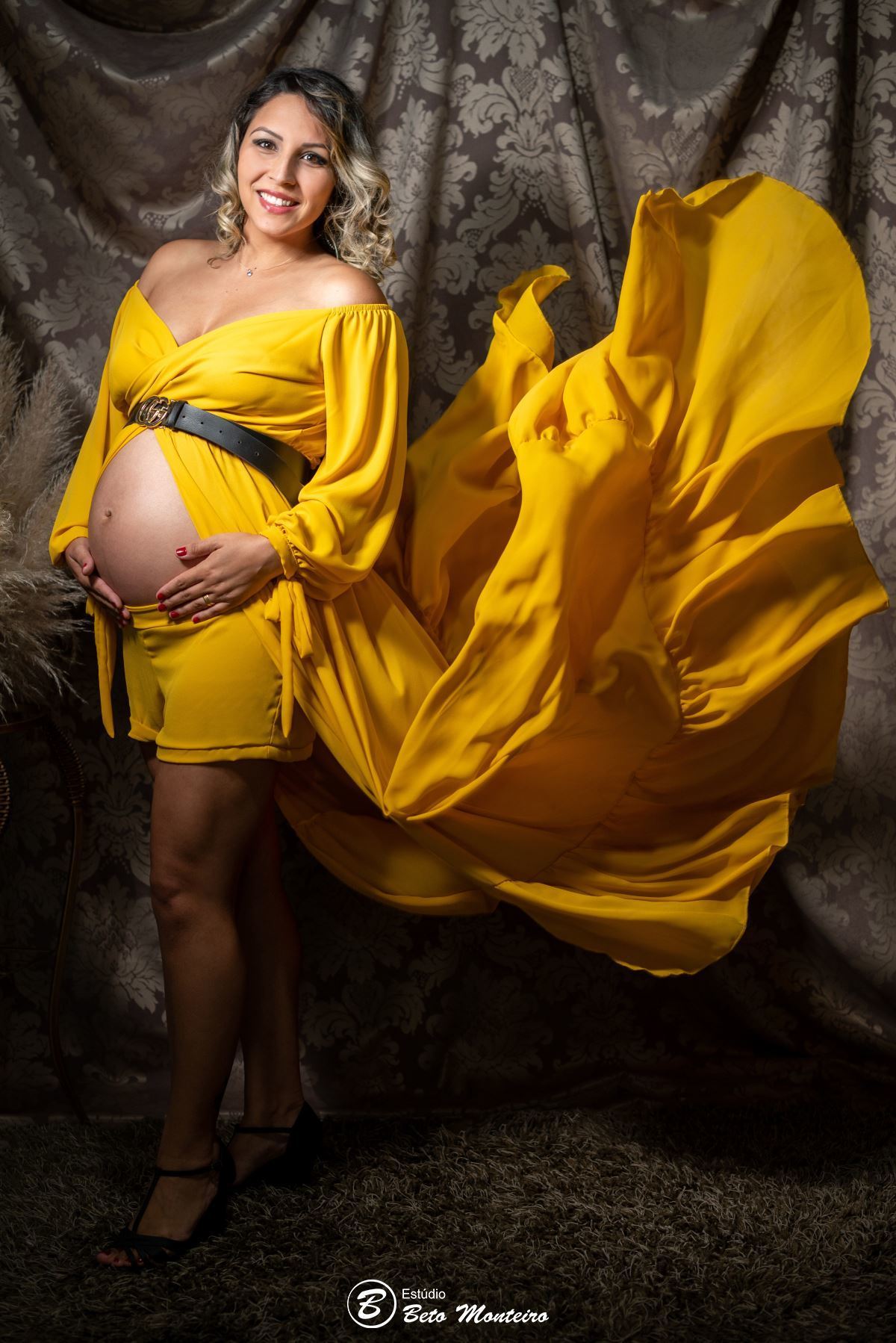 Book Gestante e Família em Curitiba - Book de gestante em estúdio - ensaio de gestante - book em estúdio - sessão fotográfica - Grávida - Gestação - Estúdio Beto Monteiro - Vanessa - Danilo - Isis