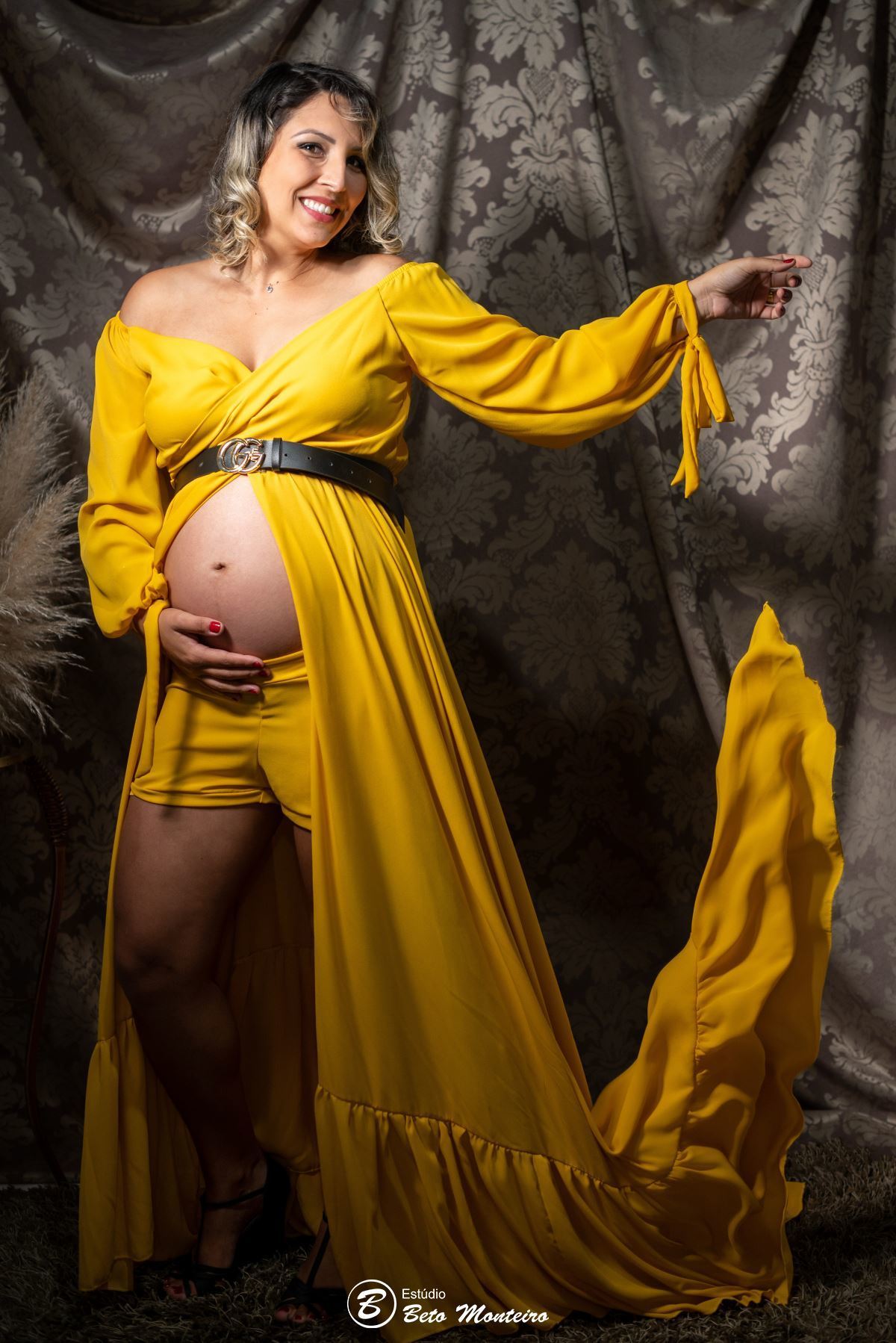 Book Gestante e Família em Curitiba - Book de gestante em estúdio - ensaio de gestante - book em estúdio - sessão fotográfica - Grávida - Gestação - Estúdio Beto Monteiro - Vanessa - Danilo - Isis