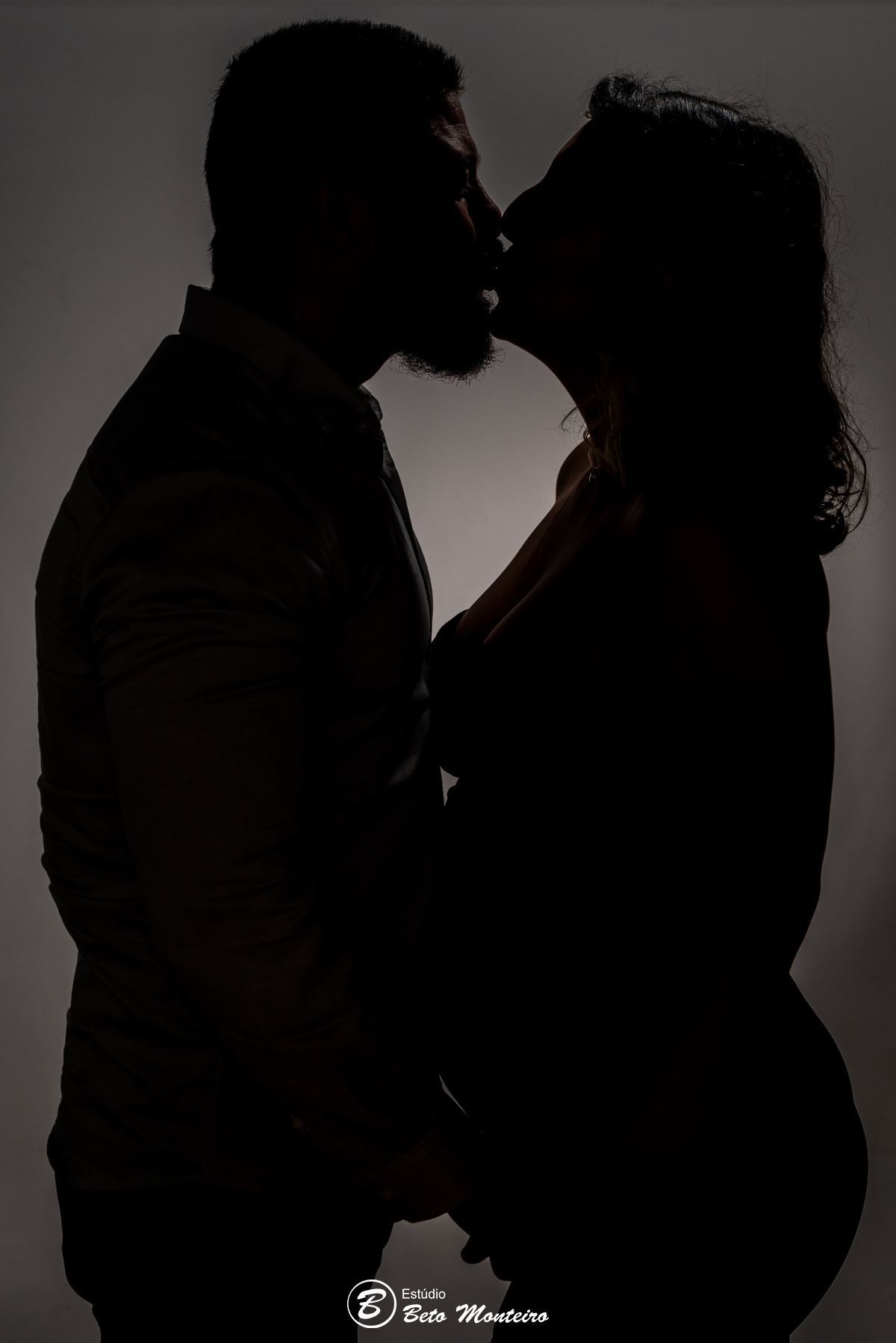 Book Gestante e Família em Curitiba - Book de gestante em estúdio - ensaio de gestante - book em estúdio - sessão fotográfica - Grávida - Gestação - Estúdio Beto Monteiro - Vanessa - Danilo - Isis