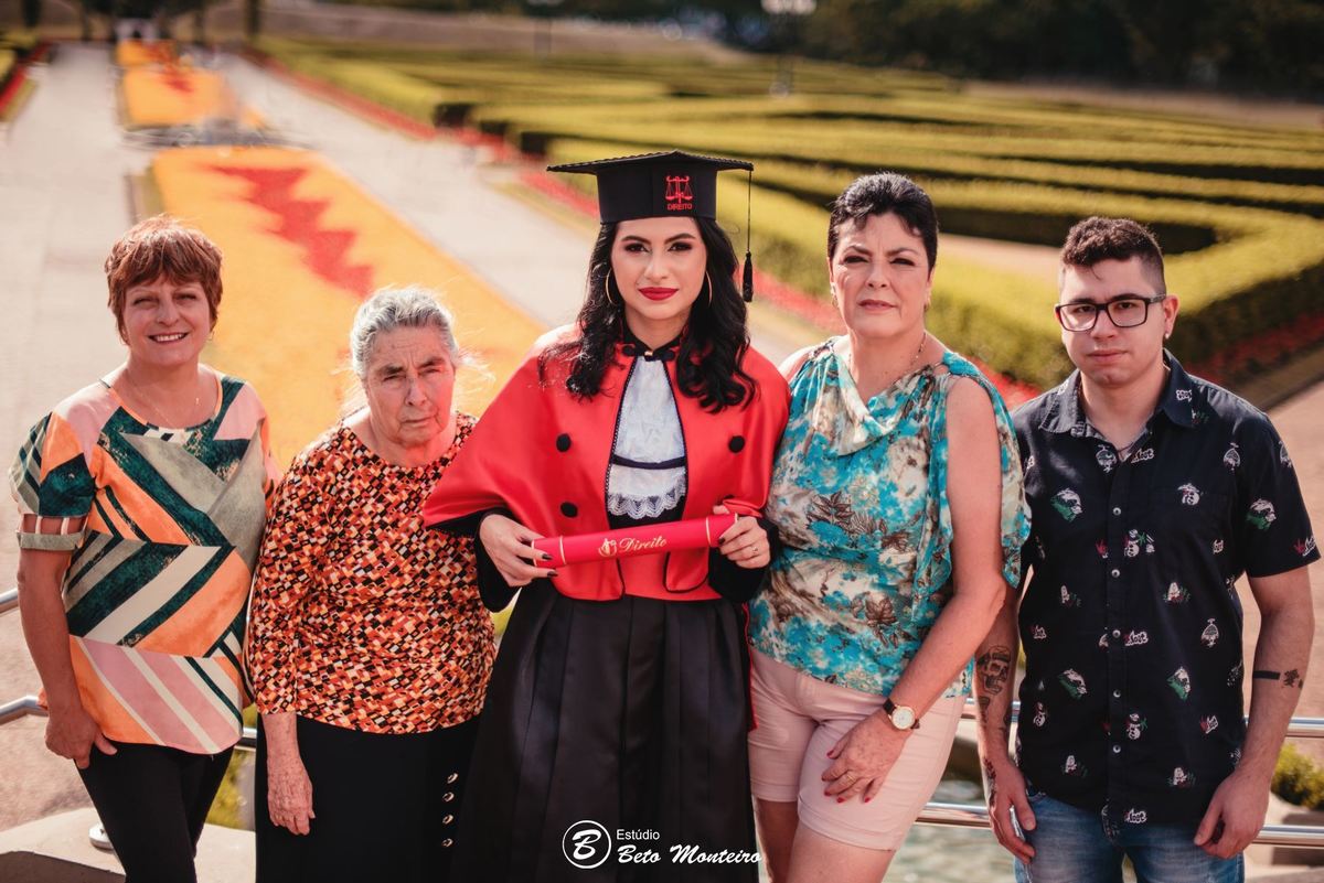 book feminino - book formanda - sessão de formatura - book formanda externo - Rafaela Schvarzbach - direito - sessão de direito - formatura de direito - book formandos Curitiba - faculdade - universidade 