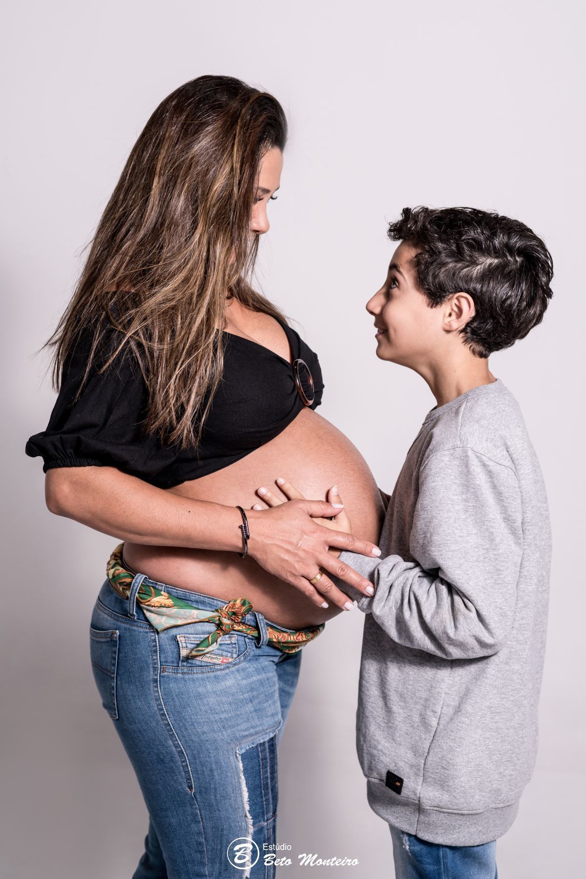 Book Gestante e Família em Curitiba - Book de gestante em estúdio - ensaio de gestante - book em estúdio - sessão fotográfica - Grávida - Gestação - Estúdio Beto Monteiro - Tatiane - Robson - Amauri - Miguel