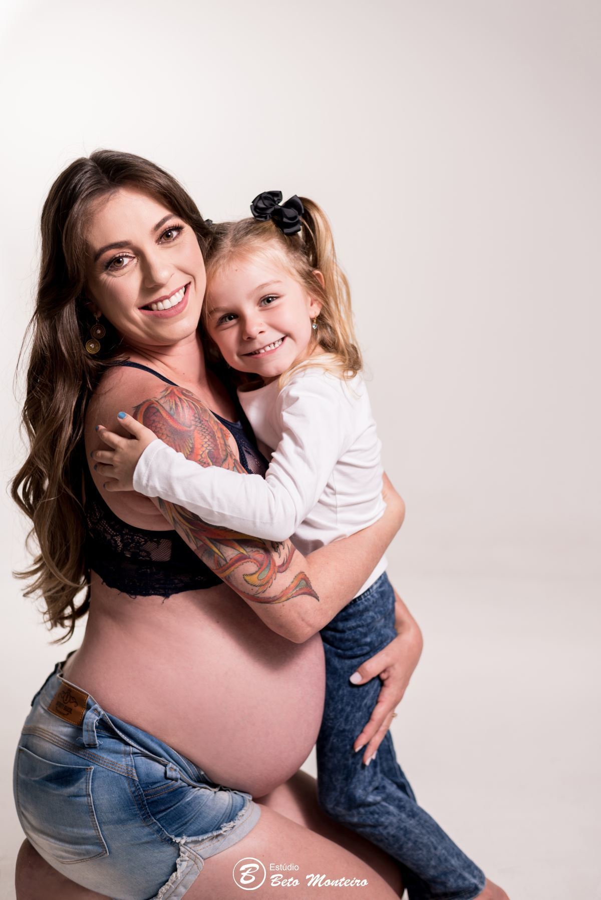 Book Gestante e Família em Curitiba - Book de gestante em estúdio - ensaio de gestante - book em estúdio - book externo - ensaio gestante externo - sessão fotográfica - Grávida - Gestação - Estúdio Beto Monteiro - Pâmela- Renato - Julieta - Lorenzo - Pets