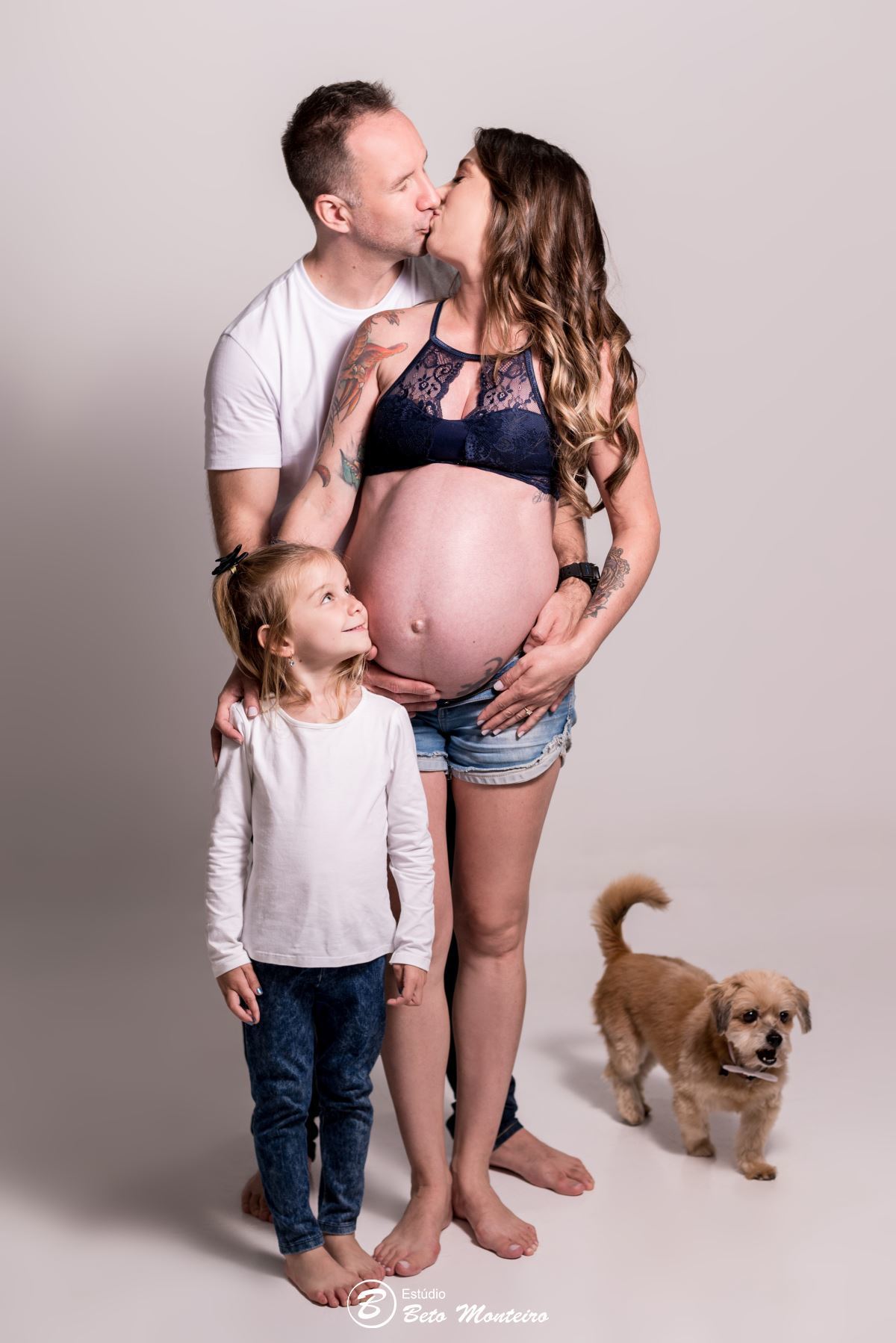 Book Gestante e Família em Curitiba - Book de gestante em estúdio - ensaio de gestante - book em estúdio - book externo - ensaio gestante externo - sessão fotográfica - Grávida - Gestação - Estúdio Beto Monteiro - Pâmela- Renato - Julieta - Lorenzo - Pets