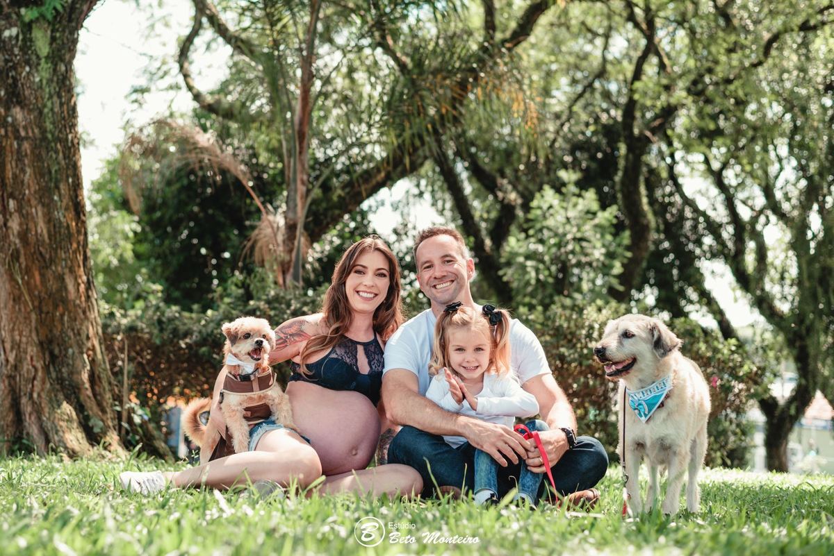 Book Gestante e Família em Curitiba - Book de gestante em estúdio - ensaio de gestante - book em estúdio - book externo - ensaio gestante externo - sessão fotográfica - Grávida - Gestação - Estúdio Beto Monteiro - Pâmela- Renato - Julieta - Lorenzo - Pets
